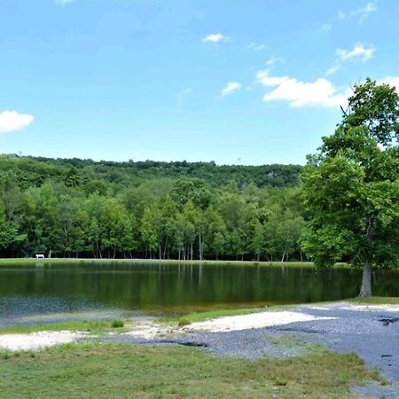 *Amenity-Filled Waterfront Oasis @Saw Creek Estates Near Waterfalls And Hiking* East Stroudsburg Exterior foto