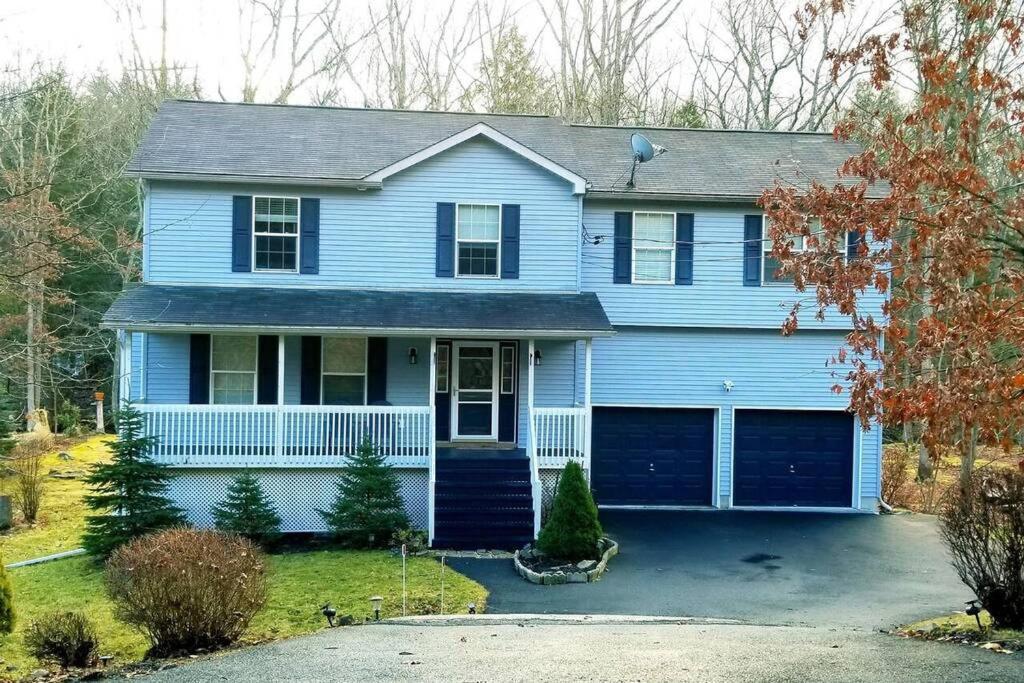 *Amenity-Filled Waterfront Oasis @Saw Creek Estates Near Waterfalls And Hiking* East Stroudsburg Exterior foto