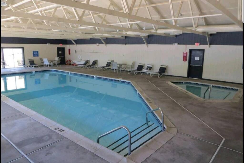 *Amenity-Filled Waterfront Oasis @Saw Creek Estates Near Waterfalls And Hiking* East Stroudsburg Exterior foto