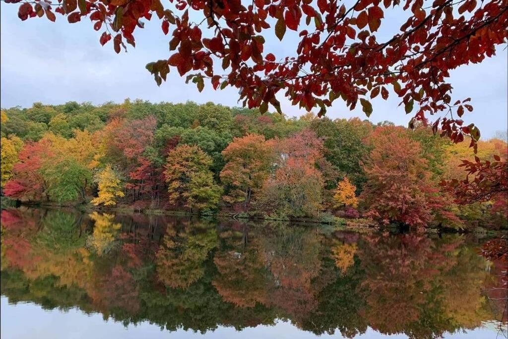 *Amenity-Filled Waterfront Oasis @Saw Creek Estates Near Waterfalls And Hiking* East Stroudsburg Exterior foto