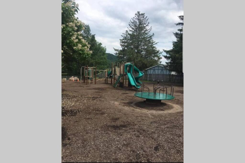 *Amenity-Filled Waterfront Oasis @Saw Creek Estates Near Waterfalls And Hiking* East Stroudsburg Exterior foto