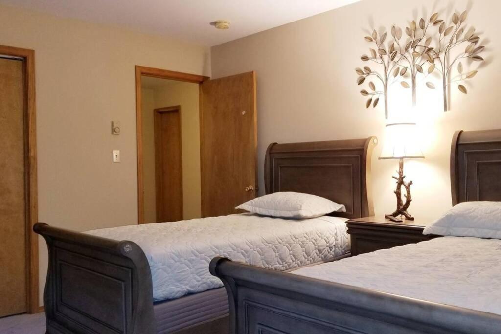 *Amenity-Filled Waterfront Oasis @Saw Creek Estates Near Waterfalls And Hiking* East Stroudsburg Exterior foto